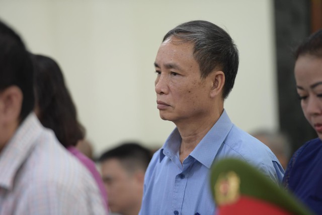 Hoãn tòa xử vụ gian lận thi cử ở Hà Giang vì vắng mặt hơn trăm người! - Ảnh 3.