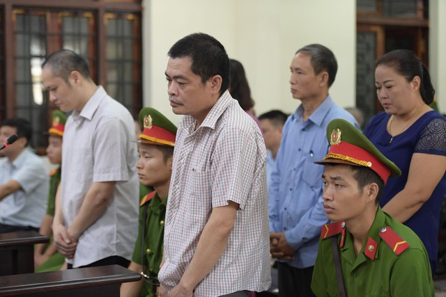 Hoãn tòa xử vụ gian lận thi cử ở Hà Giang vì vắng mặt hơn trăm người! - Ảnh 6.