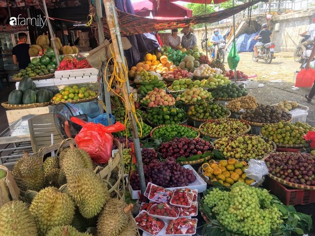 Mua lẻ hoa quả ở chợ đầu mối Long Biên siêu rẻ, thậm chí có quả còn rẻ bằng 1/5 lần ở các chợ dân sinh - Ảnh 4.
