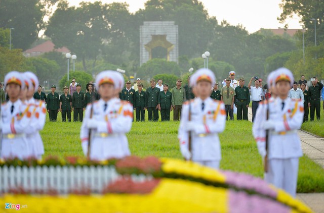 Nghi lễ thượng cờ ở Lăng Chủ tịch Hồ Chí Minh - Ảnh 7.