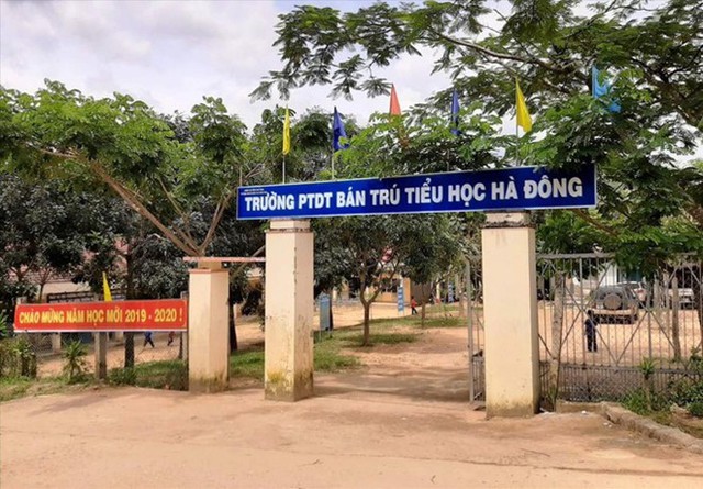 Cô giáo mất cánh tay khi vượt 130 km đến trường - Ảnh 2.