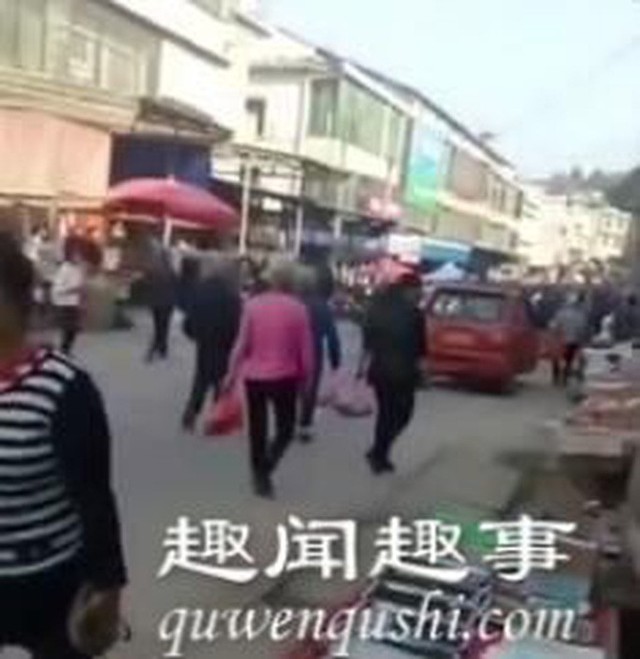 Xe tải đâm vào đám đông ở Trung Quốc: 10 ngưòi chết, 16 ngưòi bị thương - Ảnh 1.