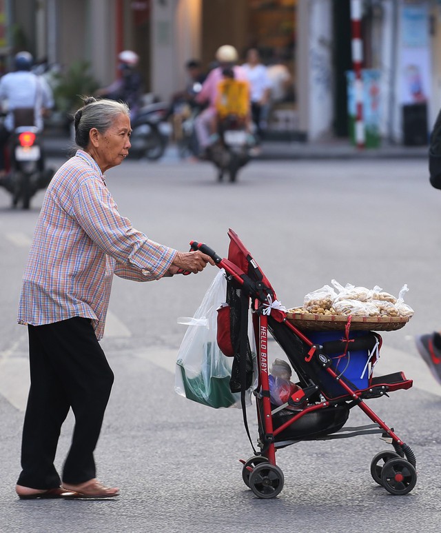 Ngất ngây với những vạt nắng cuối chiều ngày đầu thu trong vắt ở Hà Nội - Ảnh 4.