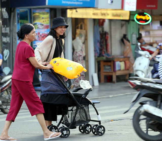 Ngất ngây với những vạt nắng cuối chiều ngày đầu thu trong vắt ở Hà Nội - Ảnh 12.