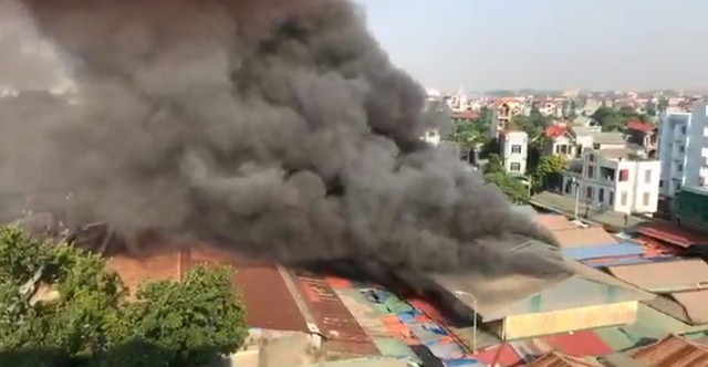 Hà Nội: Cháy lớn ở chợ Tó, Đông Anh - Ảnh 1.