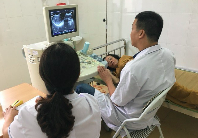 Trạm Y tế hoạt động theo nguyên lý y học gia đình ở Hà Nội: Lợi thấy rõ, “khó” còn nhiều - Ảnh 1.