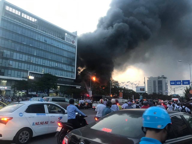 Hải Phòng: Cháy lớn ở siêu thị điện máy Hoàng Gia - Ảnh 5.