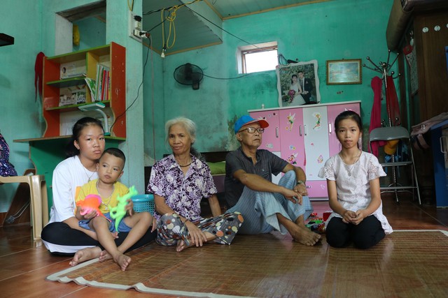 Xót thương gia cảnh ông bà nội ngoài 70 tuổi nuôi 4 cháu mồ côi ở Kiến Thụy (Hải Phòng) - Ảnh 1.