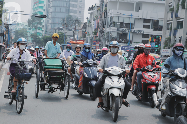 Chuyện người con trai 76 tuổi đạp xích lô nuôi mẹ già: Tiền dùng hết rồi có thể kiếm lại, chứ mẹ mình chỉ có một mà thôi - Ảnh 16.