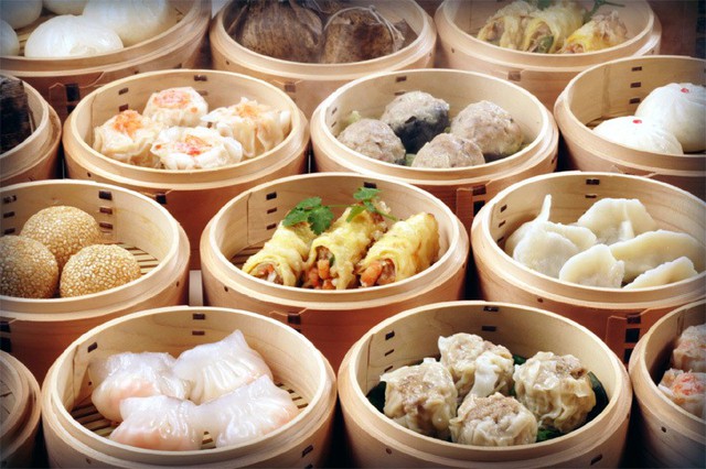 Ăn buffet hải sản, thủ túi nilon mang về chục con ghẹ, 1,5kg bề bề - Ảnh 3.