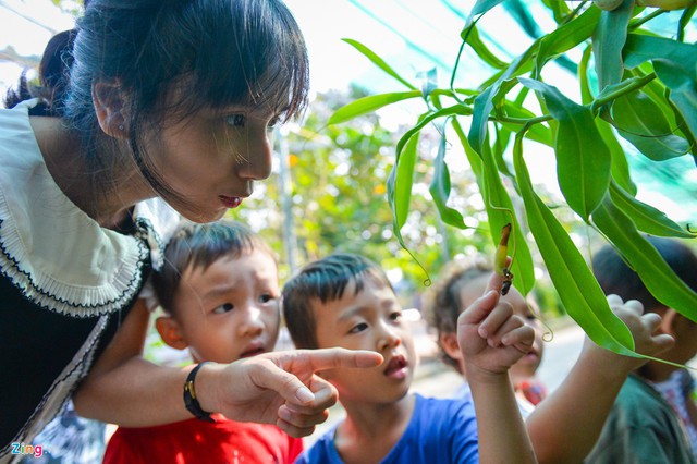 Chị em sinh đôi là cô giáo, giống nhau đến mức học sinh cũng nhầm - Ảnh 5.