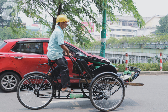 Chuyện người con trai 76 tuổi đạp xích lô nuôi mẹ già: Tiền dùng hết rồi có thể kiếm lại, chứ mẹ mình chỉ có một mà thôi - Ảnh 9.