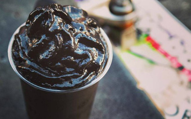  Ly cà phê đen sì như nhựa đường cô đặc này đang làm mưa làm gió ẩm thực thế giới  - Ảnh 3.