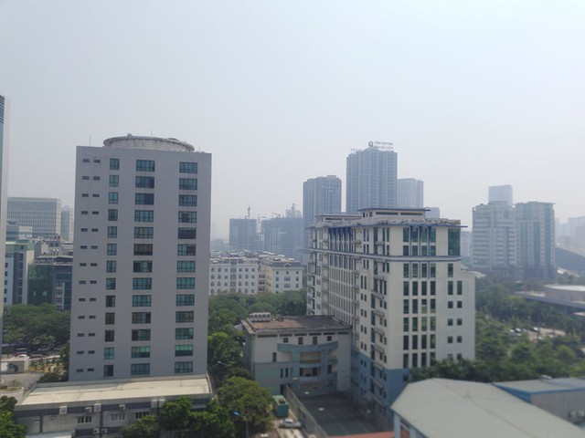 Giữa tâm điểm ô nhiễm không khí, đường phố Hà Nội trông sẽ ra sao? - Ảnh 2.