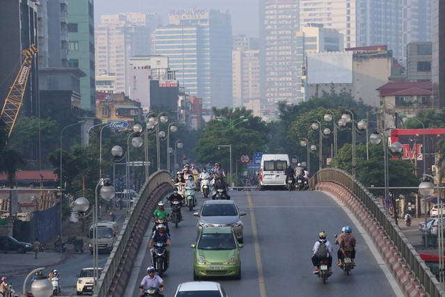 Giữa tâm điểm ô nhiễm không khí, đường phố Hà Nội trông sẽ ra sao? - Ảnh 11.
