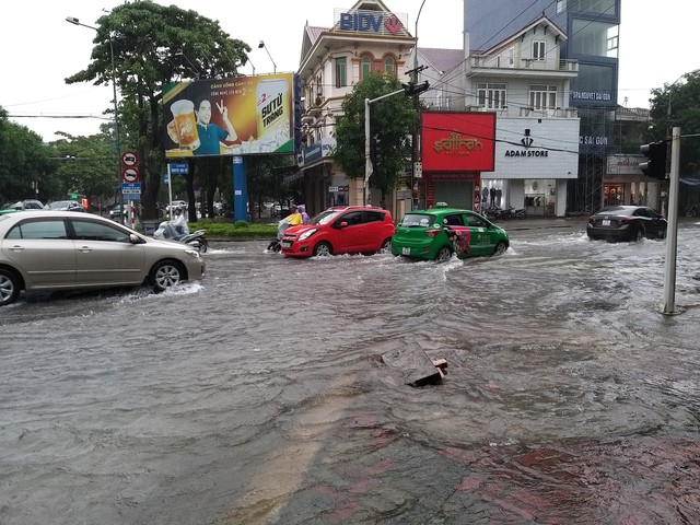 Nghệ An: Mưa lớn kéo dài gây ngập lụt nhiều địa phương - Ảnh 3.