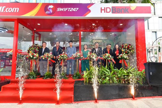 HDBank tăng tiện ích cho khách hàng hệ sinh thái với ngân hàng số 24/7 - Ảnh 1.