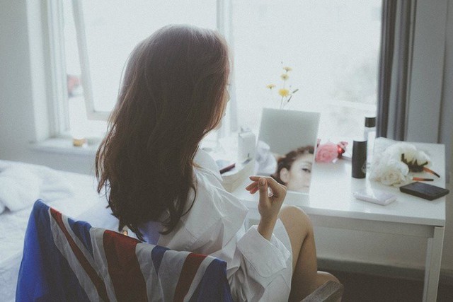Bà cô già bị hàng xóm mỉa mai ế sưng ế xỉa, nghe tin gái làng mình được trai đẹp đến tỏ tình liền tò mò ra xem, ai dè trúng độc đắc - Ảnh 1. Bà cô già bị hàng xóm mỉa mai ế sưng ế xỉa, nghe tin gái làng mình được trai đẹp đến tỏ tình liền tò mò ra xem, ai dè trúng độc đắc - Ảnh 1.