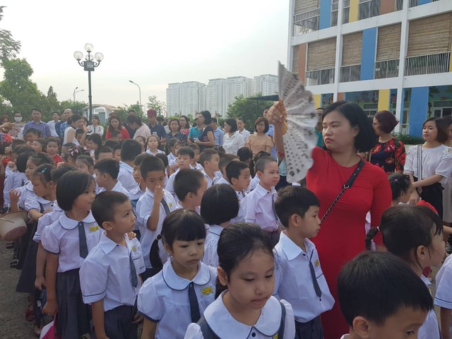 Trường tiểu học Lê Quý Đôn (Hà Đông, Hà Nội) hân hoan chào đón 460 sinh viên đại học chữ to - Ảnh 4.