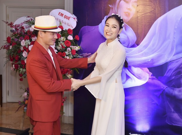 Ca sĩ Đinh Hiền Anh, ông bầu Vũ Khắc Tiệp chúc mừng Tuyết Nga ra mắt MV mới - Ảnh 8.