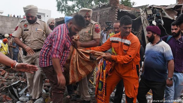 Nổ nhà máy pháo hoa ở Ấn Độ làm 23 người thiệt mạng - Ảnh 1.