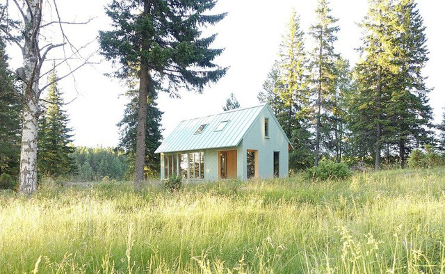 Ngôi nhà nhỏ bằng gỗ màu xanh ven hồ thực sự là thiên đường cho những ai ghét sự ồn ào của thành phố - Ảnh 2.