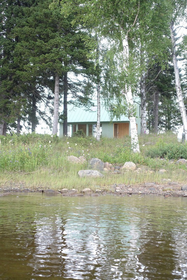 Ngôi nhà nhỏ bằng gỗ màu xanh ven hồ thực sự là thiên đường cho những ai ghét sự ồn ào của thành phố - Ảnh 10.