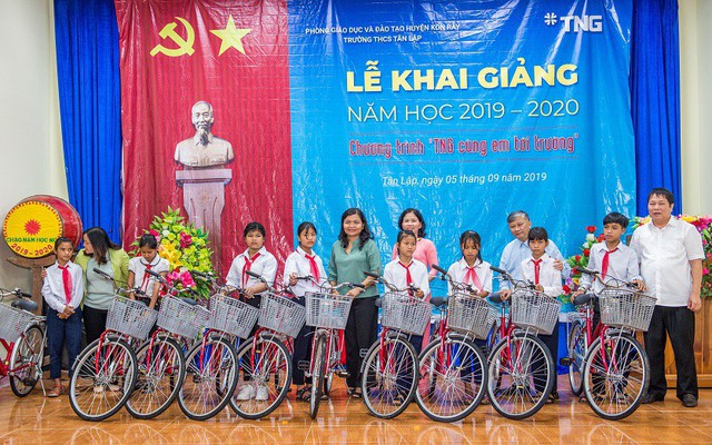 Tập đoàn TNG Holdings Vietnam trao tặng 110 xe đạp cho học sinh nghèo tại Gia Lai, Kon Tum - Ảnh 1.