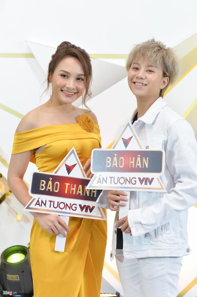 Nhã Phương và dàn sao Về nhà đi con hội ngộ trên thảm đỏ VTV Awards - Ảnh 1.