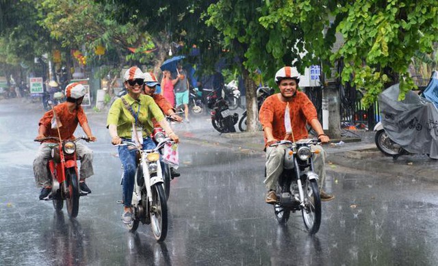 Màn uốn lượn của 140 ô tô, mô tô cổ náo loạn phố cổ Hội An - Ảnh 11.