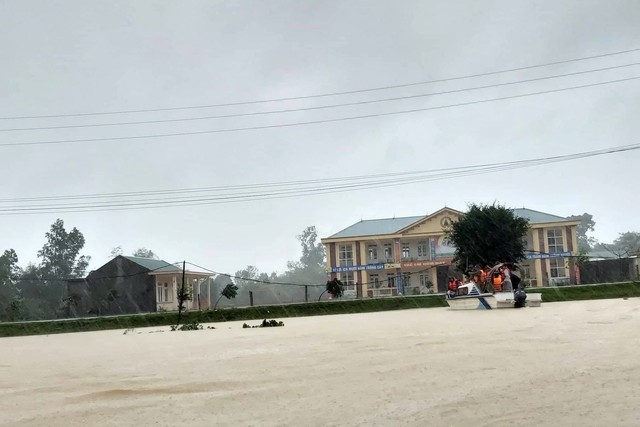 Hội đồng hương Hà Tĩnh tại Hà Nội phối hợp Báo Gia đình và Xã hội kêu gọi chung tay giúp đỡ đồng bào bị bão lụt - Ảnh 2.