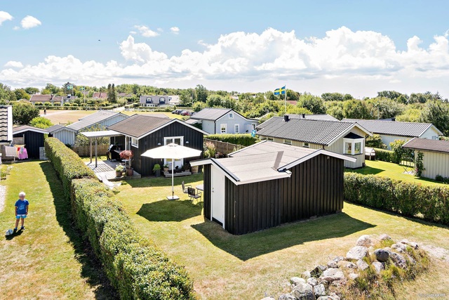 Ngôi nhà vườn chỉ vỏn vẹn 45m² nhưng tọa lạc trên thảm cỏ xanh mượt với không gian sống trong lành  - Ảnh 3.