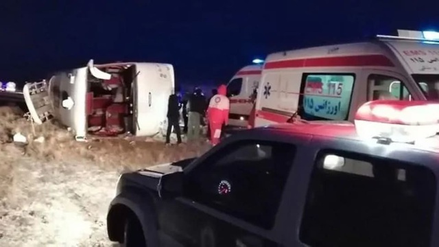 Tai nạn xe bus thảm khốc ở Iran, 19 người chết - Ảnh 1.