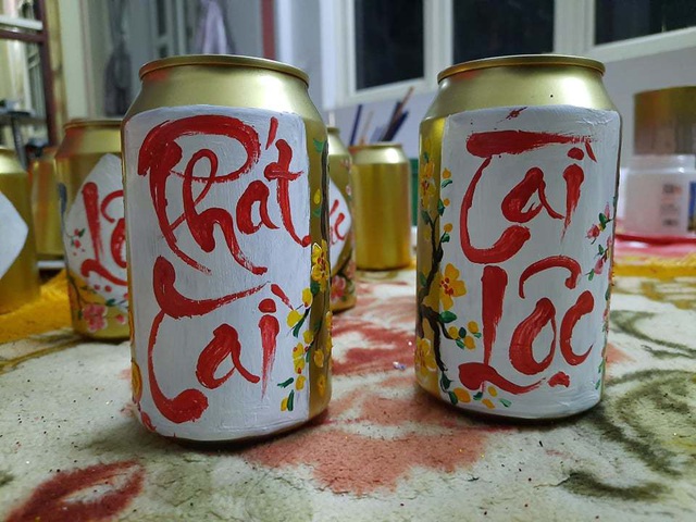 Thầy gi&aacute;o vẽ quả thư ph&aacute;p kiếm bộn tiền dịp Tết - Ảnh 12.