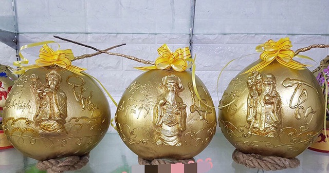 Phật Di Lặc hiện hình trên quả dừa, vàng rực giữa mùa Tết này - Ảnh 4.