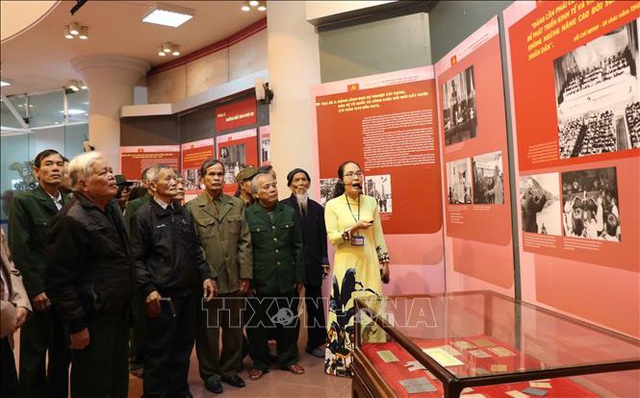  Trưng bày chuyên đề 90 năm Đảng Cộng sản Việt Nam – những mốc son chói lọi  - Ảnh 1.