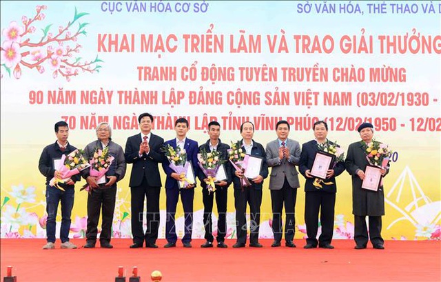  Khai mạc triển lãm, trao giải tranh cổ động tuyên truyền kỷ niệm 90 năm Ngày thành lập Đảng  - Ảnh 2.