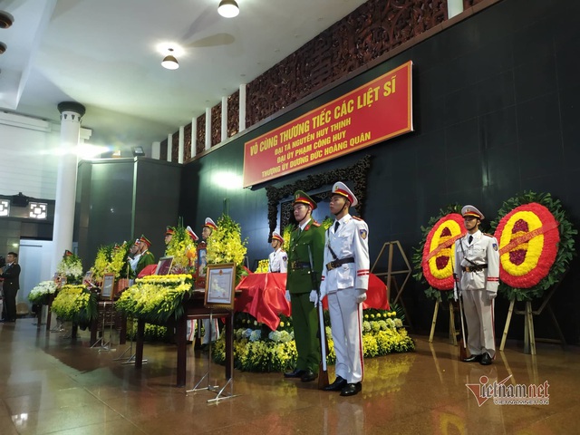 Người dân thôn Hoành đến viếng 3 chiến sĩ hy sinh tại Đồng Tâm - Ảnh 19.