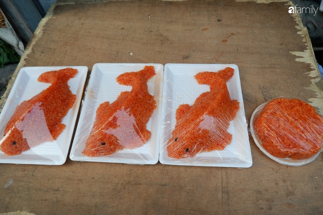 Dạo một vòng chợ Hà Nội: Giá gà cúng đa dạng, loại đắt và đẹp nhất rơi vào khoảng 300 nghìn đồng/kg - Ảnh 21.