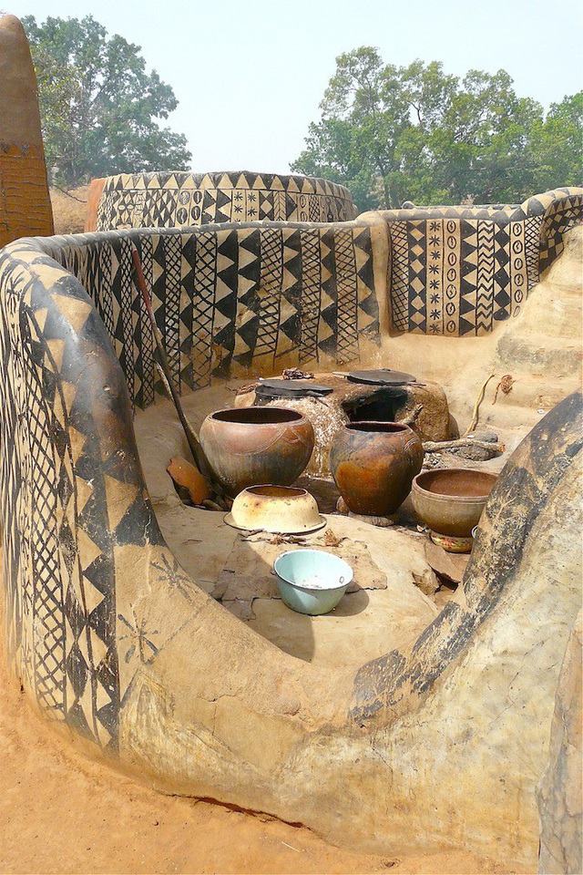 Ghé thăm làng đất nung độc đáo của quý tộc châu Phi, ngôi nhà nào cũng là tác phẩm nghệ thuật đặc sắc - Ảnh 9.