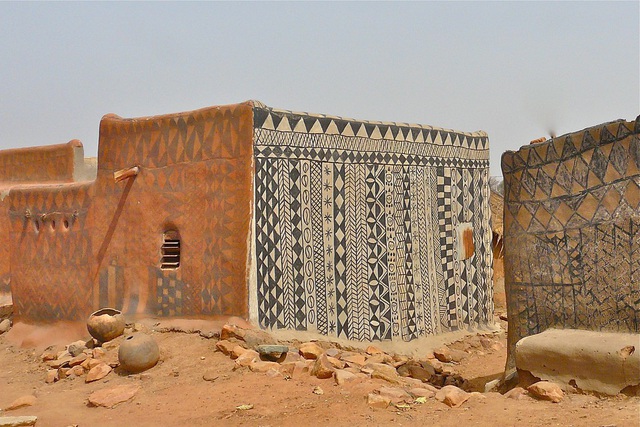 Ghé thăm làng đất nung độc đáo của quý tộc châu Phi, ngôi nhà nào cũng là tác phẩm nghệ thuật đặc sắc - Ảnh 10.