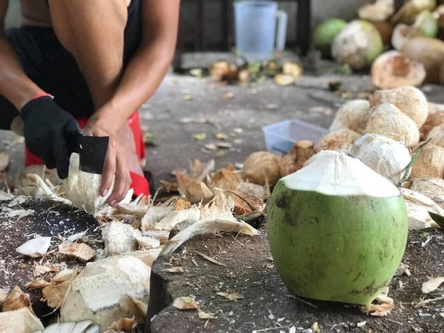 Cận Tết, nhiều bà nội trợ Việt mua cùi dừa non 70 ngàn đồng/kg làm mứt, tiểu thương ngày bán cả tạ  - Ảnh 11.