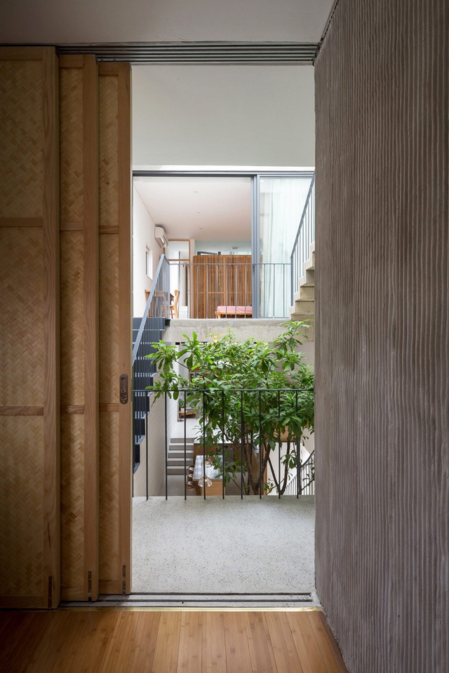 Ngôi nhà với thiết kế 2 lớp mặt tiền chống khói bụi ở Hà Nội - Ảnh 13.