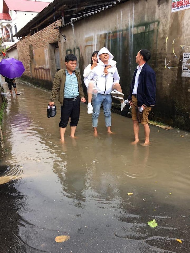 Tết đầu năm mưa gió bão bùng, dân tình dở khóc dở cười khoe ảnh du xuân đáng nhớ nhất trong lịch sử - Ảnh 8.