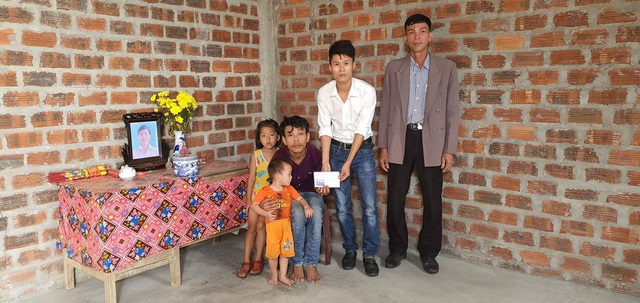 Báo Gia đình & Xã hội trao quà bạn đọc hỗ trợ cho nhiều hoàn cảnh khó khăn tại Hà Tĩnh, Quảng Bình - Ảnh 4.