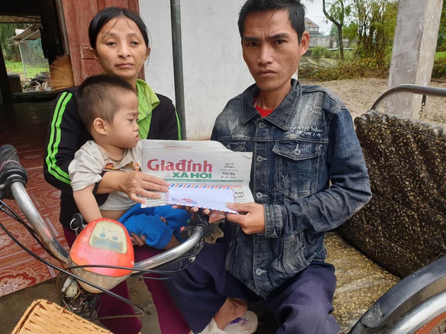 Báo Gia đình & Xã hội trao quà bạn đọc hỗ trợ cho nhiều hoàn cảnh khó khăn tại Hà Tĩnh, Quảng Bình - Ảnh 3.