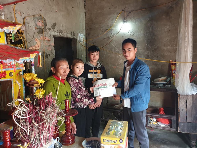 Báo Gia đình & Xã hội trao quà bạn đọc hỗ trợ cho nhiều hoàn cảnh khó khăn tại Hà Tĩnh, Quảng Bình - Ảnh 1.