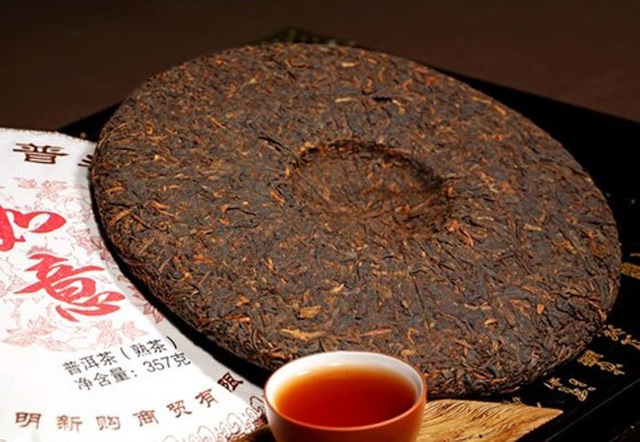 Loại trà Trung Quốc nhìn như cái bánh, dân giàu Việt mua thưởng Tết - Ảnh 3.