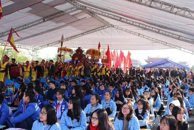 Giữa dịch corona virus, học sinh Hải Phòng đeo khẩu trang dự lễ khai bút đầu Xuân - Ảnh 6.