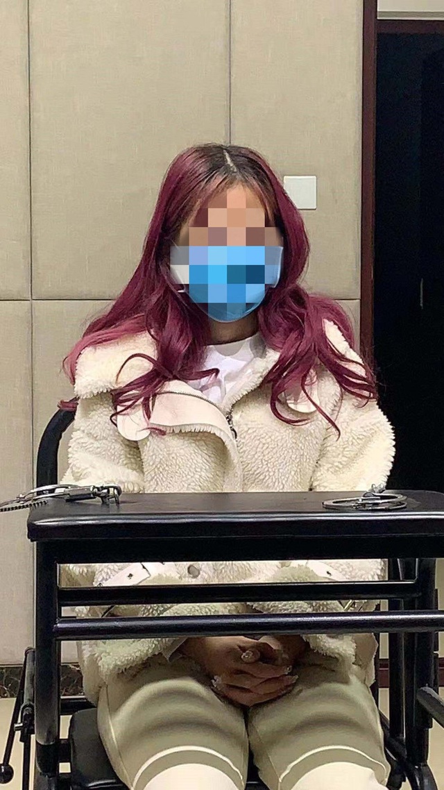 Thiếu nữ 19 tuổi bị bắt vì giả mạo y tá bán khẩu trang với giá cao hơn niêm yết giữa tâm dịch viêm phôi Vũ Hán - Ảnh 4.